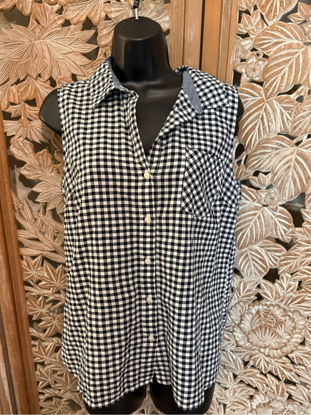 Tommy Hilfiger Black & White Gingham Sleeveless Button-Down Shirt